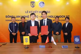 Club de fútbol de Japón apoya al equipo vietnamita en mejorar estructura organizativa