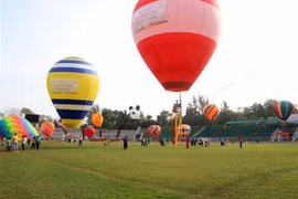 Ciudad vietnamita busca estimular turismo con festival de globos aerostáticos