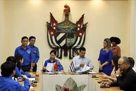  Más unidos jóvenes comunistas de Vietnam y Cuba