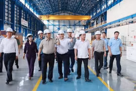 Primer ministro vietnamita inspecciona producción de electricidad en Quang Ninh