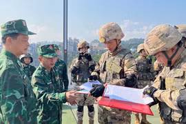 Guardias fronterizos vietnamitas y chinos se unen para construir frontera de paz y estabilidad
