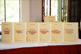 Publican libro del secretario general del PCV sobre el socialismo en siete idiomas 