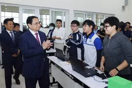 Instan a promover educación y formación asociada con el desarrollo nacional