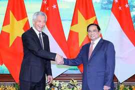 Premier vietnamita sostiene conversaciones con su par singapurense
