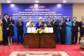 Expresidenta de Chile Michelle Bachelet visita provincia de Binh Duong