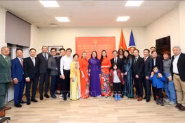Vicepresidenta visita comunidad vietnamita en Noruega