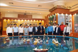 Cuba y Vietnam intercambian experiencias sindicales en campo petrolero 