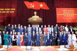 Vietnam por crear motivación para intelectuales y artistas 