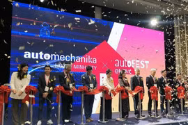 Nutrida participación en feria de servicios automotrices en Ciudad Ho Chi Minh