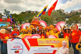 Vietnam participa en carnaval en Venezuela