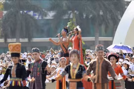 Festival callejero de Buon Ma Thuot atrae a numerosos visitantes