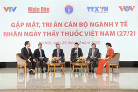 Órganos periodísticos de Vietnam resaltan esfuerzos del personal de salud