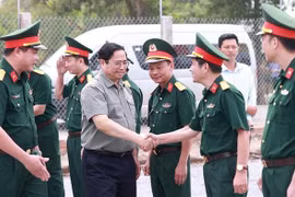 Premier vietnamita revisa obras claves infraestructurales en delta del Mekong