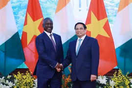 Primer ministro de Vietnam recibe al presidente de la Asamblea Nacional de Costa de Marfil