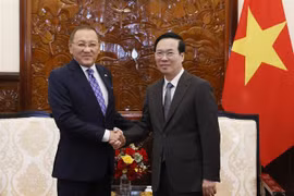 Presidente vietnamita recibe a embajador saliente de Kazajstán