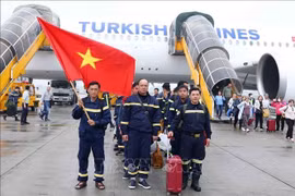 Honran a brigada de rescate de policía vietnamita por esfuerzos en Turquía