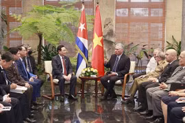Titular del Legislativo vietnamita se entrevista con dirigentes cubanos