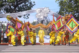 Emocionante carnaval de otoño de Hanoi en la calle peatonal del lago Hoan Kiem