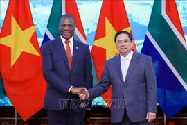 Premier vietnamita recibe al vicepresidente sudafricano
