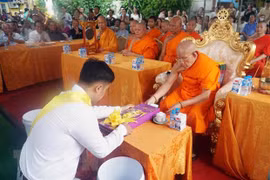 Comunidad vietnamita en Laos celebra festival Vu Lan