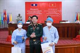 Médicos vietnamitas ayudan a Laos a realizar con éxito trasplante renal de donante vivo