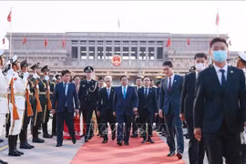 Premier vietnamita concluye con éxito visita oficial a China