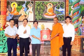 Provincia de Soc Trang felicita a khmeres en ocasión de Sene Dolta