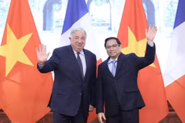 Dirigentes vietnamitas felicitan a Francia por Día Nacional