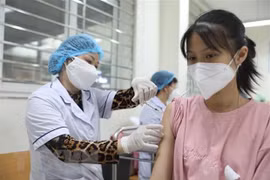 Premier de Vietnam pide fortalecer medidas contra la COVID-19