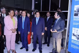 Premier vietnamita asiste a una exposición sobre el Presidente Ho Chi Minh en Brasil