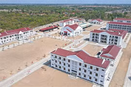 Inauguran la escuela de cultura étnica, un obsequio de Vietnam al Ejército de Laos