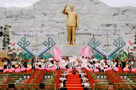 Emocionante festival de Hoa Ban en ciudad vietnamita