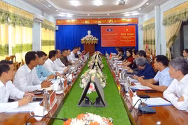 Provincias vietnamita y laosiana debaten la mejora de puerta fronteriza