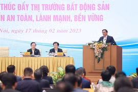 Primer ministro vietnamita exhorta a desarrollar mercado inmobiliario seguro y sostenible