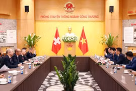 Vietnam y Suiza por intensificar lazos en economía y comercio