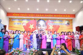 Ceremonia honra a profesores vietnamitas residentes en Tailandia