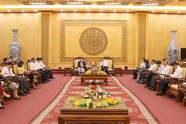 Delegación de revista laosiana realiza visita de trabajo en Ninh Binh 