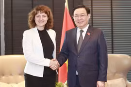 Presidente legislativo recibe a líderes de grupos económicos de Bulgaria y Dinamarca