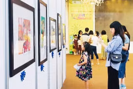 Exponen más de 400 pinturas de niños vietnamitas