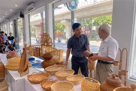 Más de 300 productos participan en concurso de diseño artesanal de Hanoi 2023