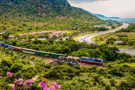 Línea ferroviaria Norte-Sur de Vietnam entre las más espectaculares del mundo 