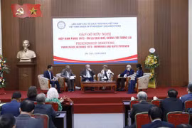 Encuentro con testigos históricos de negociaciones de Acuerdo de París de 1973