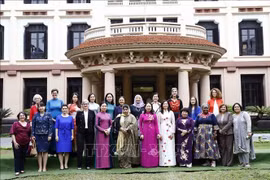 Vicepresidenta de Vietnam se reúne con embajadoras y representantes de organismos internacionales