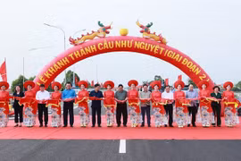 Premier vietnamita asiste a inauguración de obras claves en Bac Giang