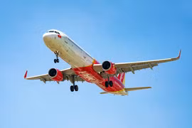 Vietjet firma acuerdo de cooperación con escuela de vuelo de República Checa