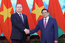 Premier vietnamita preside acto de bienvenida a su homólogo bielorruso