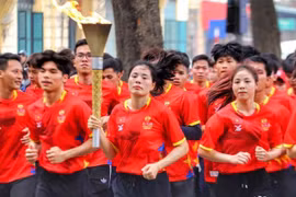 Celebran relevo de antorcha de SEA Games 32 en Hanoi