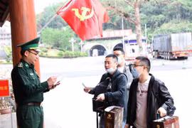  Actividades comerciales en puerta fronteriza Huu Nghi retornan a la normalidad 