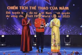 Premios “Dedicación” 2023 honran a artistas musicales y deportistas vietnamitas