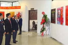 Periódico laosiano elogia crecimiento del Partido Comunista de Vietnam